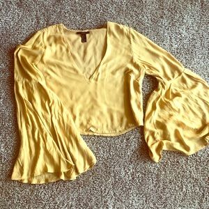 Beautiful long sleeve crop top 💛